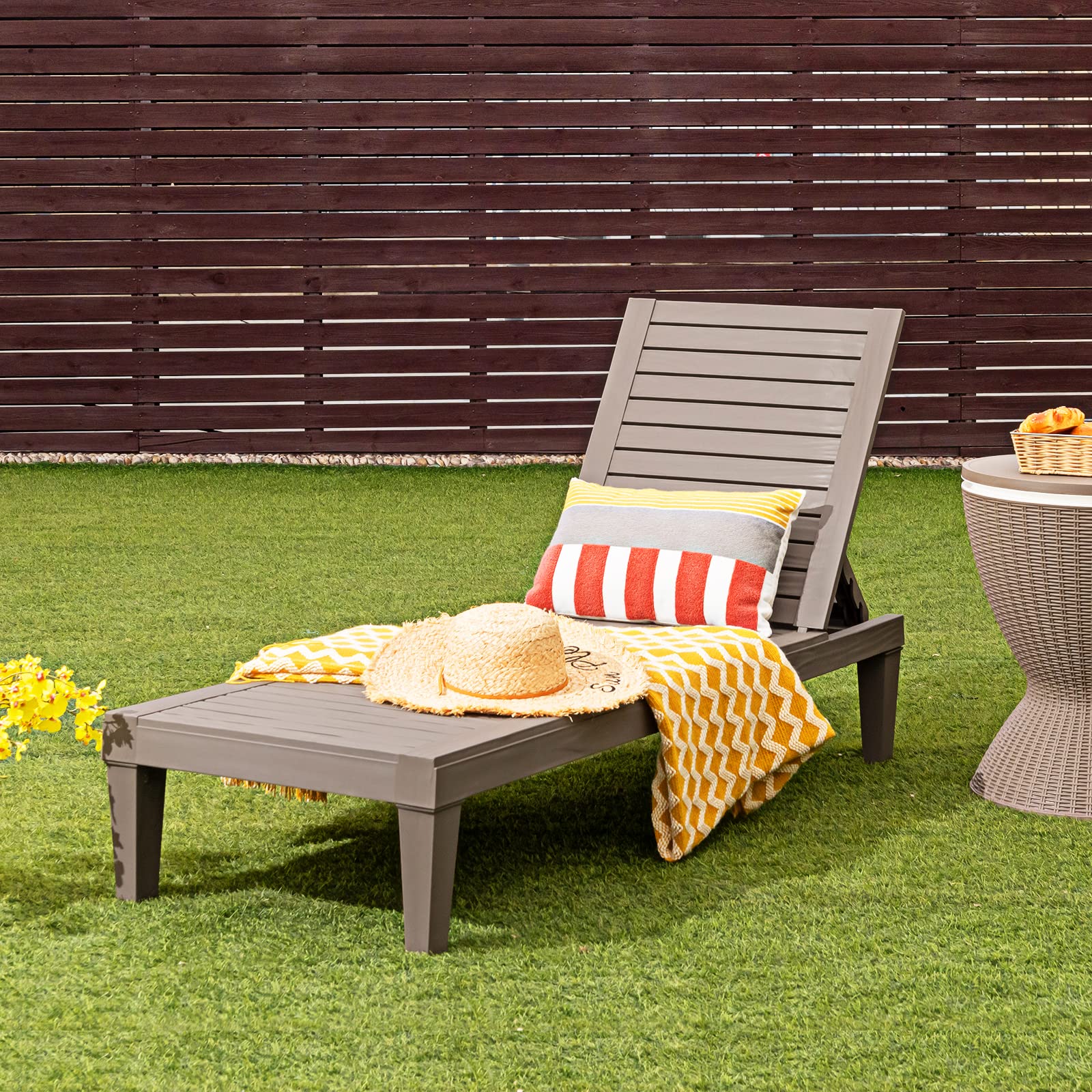 Outdoor Chaise Lounge Chair, Lightweight Patio Day Bed Recliner w/Adjustable Backrest