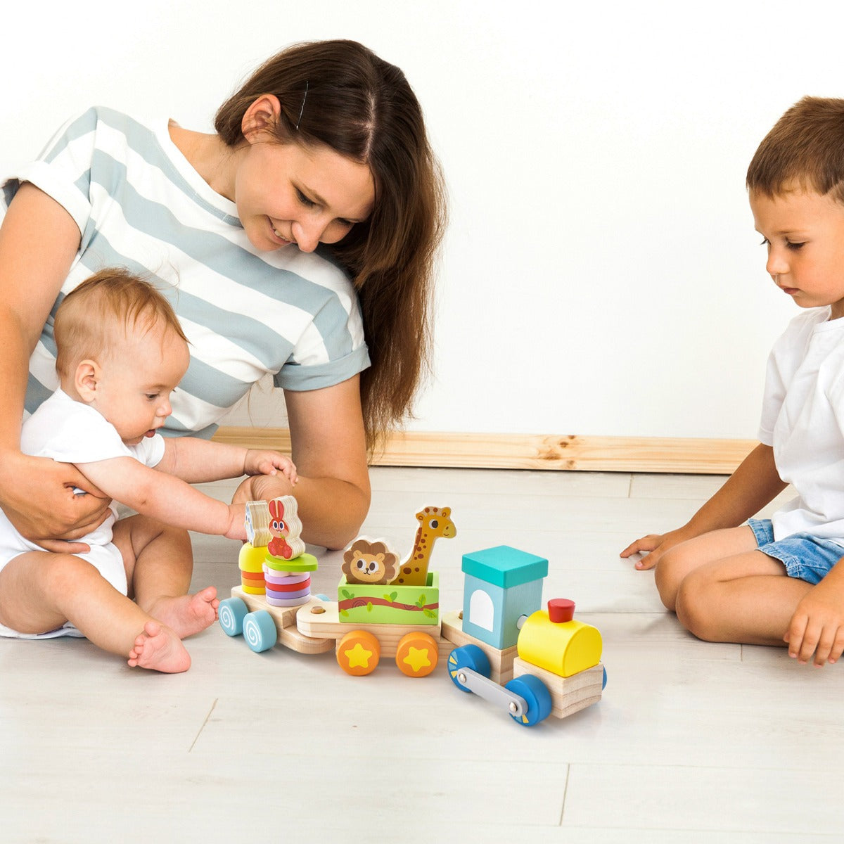 Wooden Stackable Educational Train Set with Colorful Animal Toys